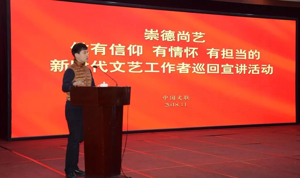 为动力,见贤思齐,坚定文化自信,坚守艺术理想,把崇德尚艺作为一生的