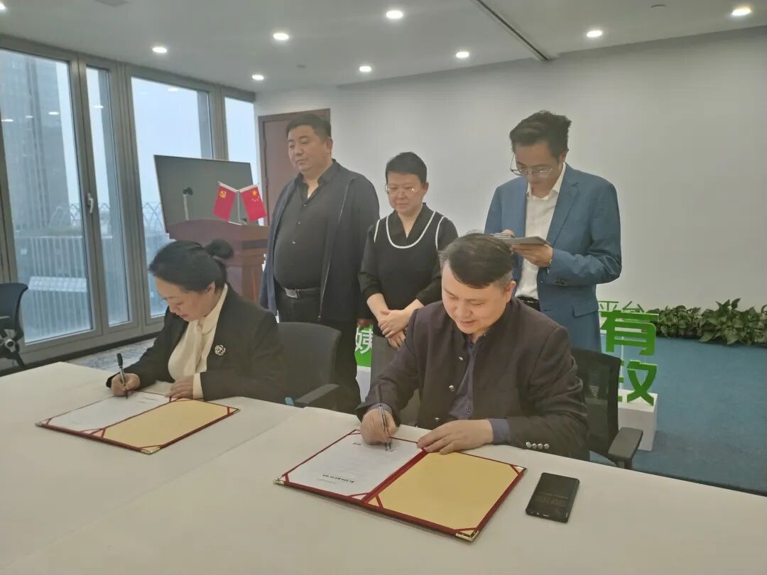 中国管理科学研究院一行莅临三个阿姨考察，引领行业创新与发展