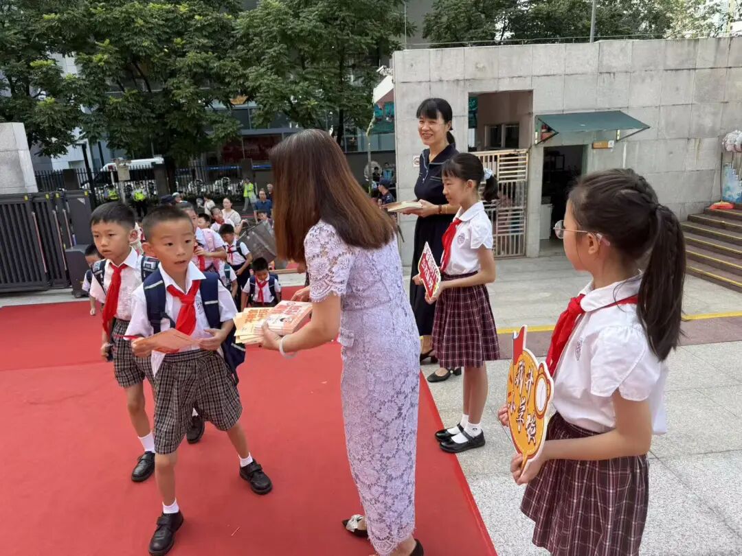 深圳一学校开学