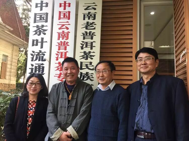 王总编与周红杰教授.