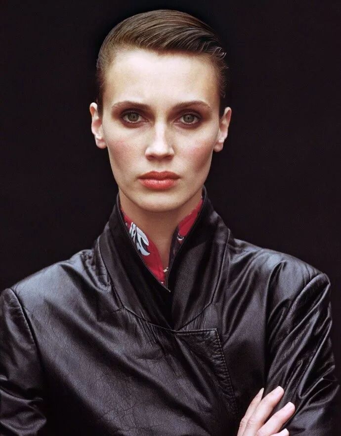 影片本身怎么样不想说了,但是短发版的玛丽恩·瓦科特真的又美又帅气