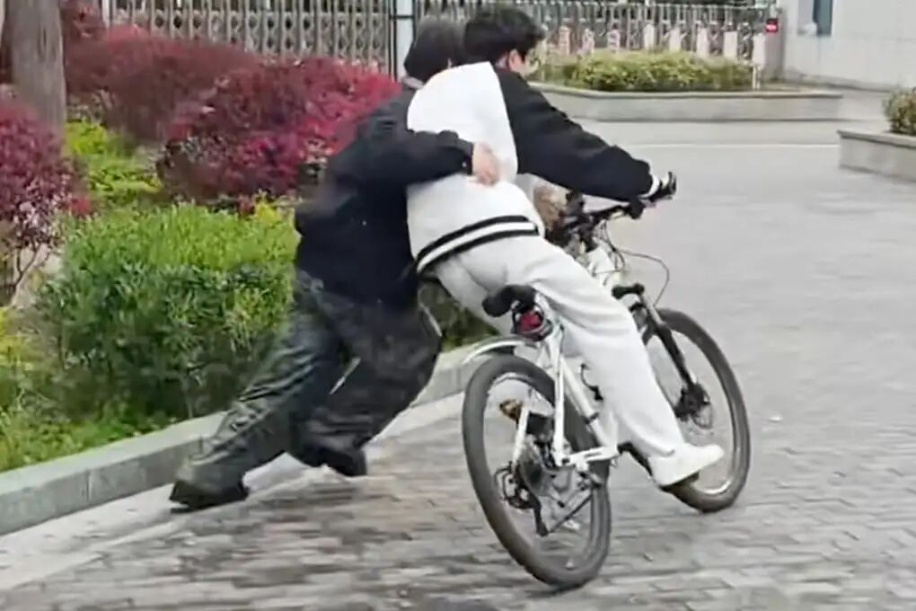 A man who is studying a master's in sport education in Shanghai earned 270,000 yuan (US$39,000) in two years teaching hundreds of people to ride bicycles. Photo: RedNote