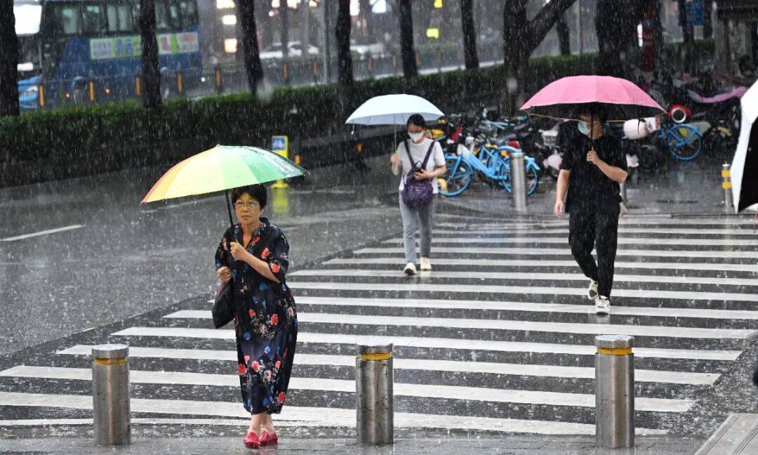 Multiple districts in Guangzhou issues yellow and orange rainstorm warning signals on May 9, 2025. Photo: VCG