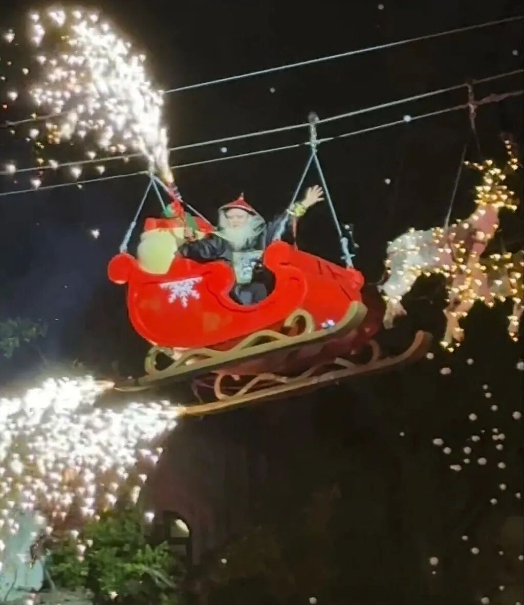 At a southern China tourist resort, a festive event featured Oboi, played by an actor, sitting in a sleigh pulled by two wooden reindeer, soaring through the air, illuminated by fireworks sticks. Photo: ifeng