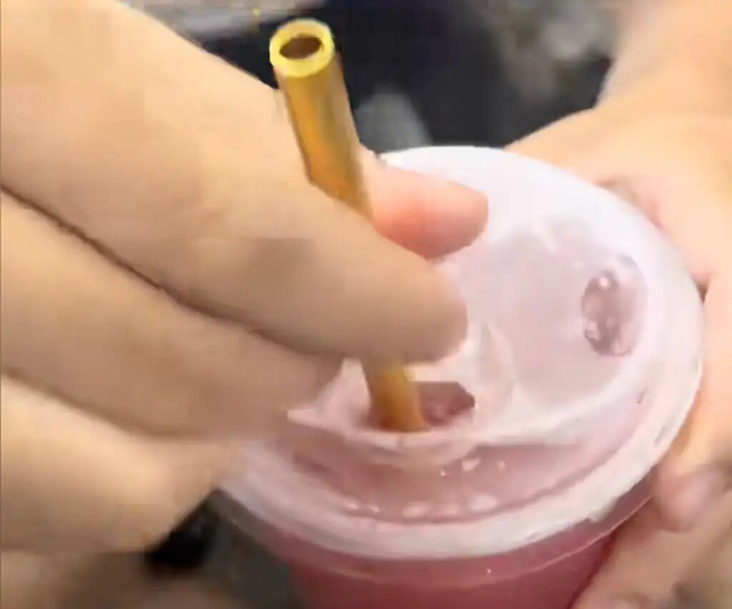 Shou used the precious implement to consume his favourite milk tea drink. Photo: Douyin