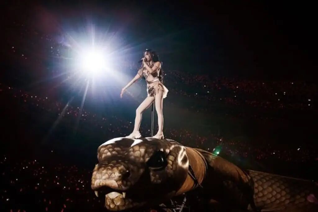 A component of Jolin Tsai's new stage show sees her dance and sing atop a giant serpent's head. Photo: Eternal Music Production