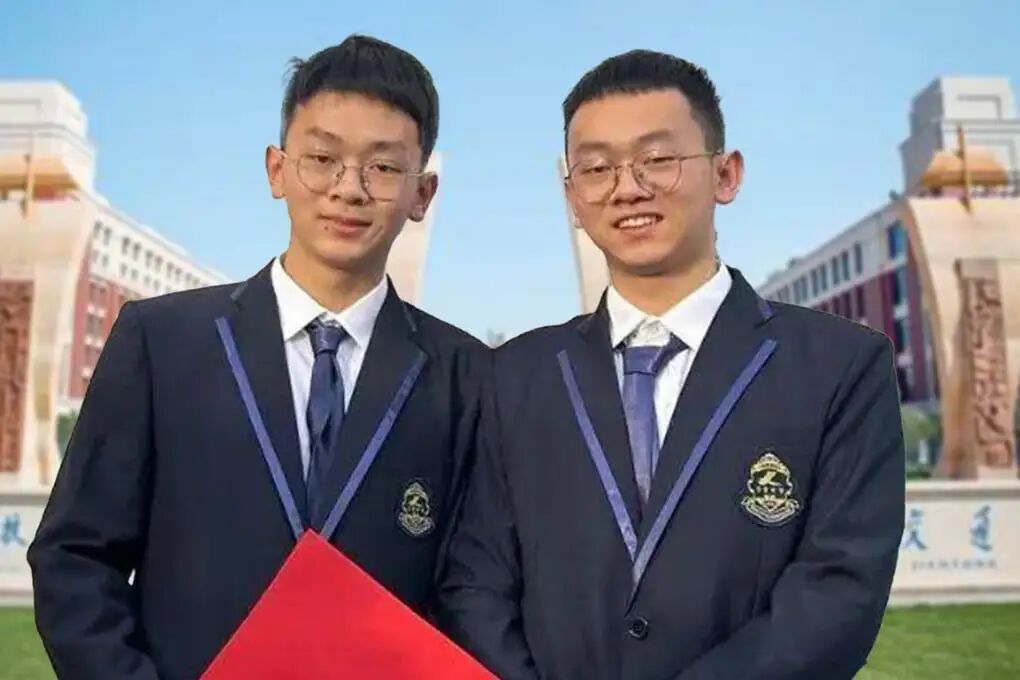 People on social media in China have been left astonished by twin brothers who scored exactly the same mark in a crucial national examination. Photo: SCMP composite/xjtu.com/Weibo