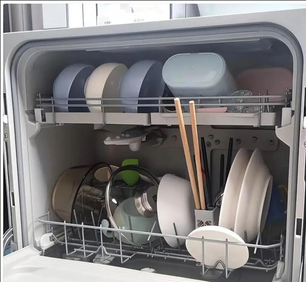 The wife said she needed the dishwasher, above, because the winter tap water was too cold to wash things by hand. Photo: 163.com