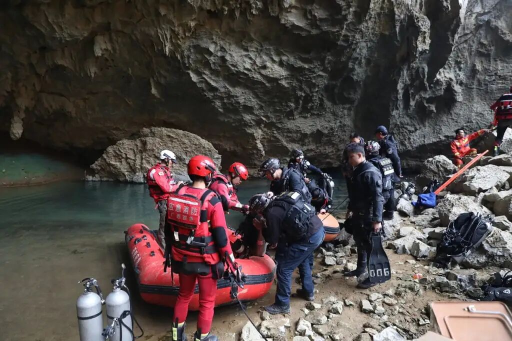 Emergency rescue teams prepare to make a deep dive in search of Wang. Photo: Handout