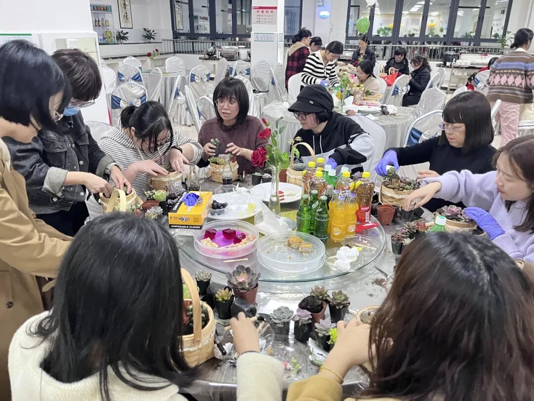 校园新闻满庭芳华庆佳节侨声中学开展2024年妇女节绿植盆栽diy活动