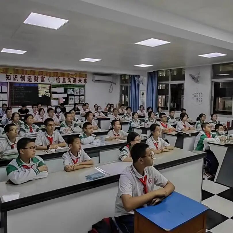 校园新闻侨声中学开展立家规传家训树家风德育观摩课活动