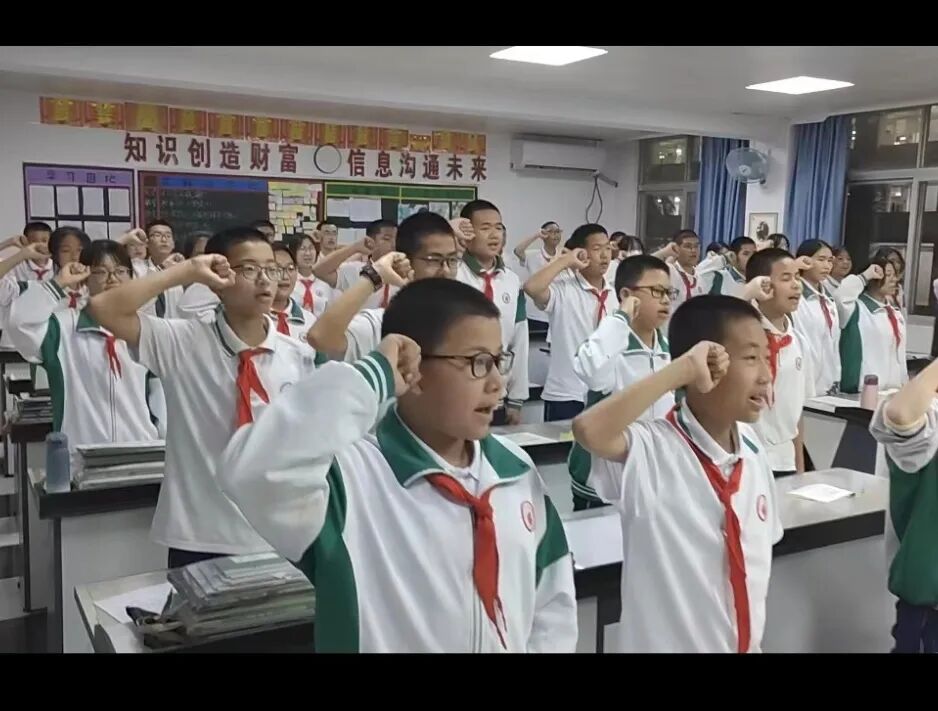 校园新闻侨声中学开展立家规传家训树家风德育观摩课活动