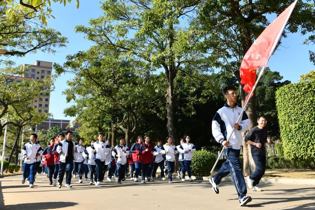 晋江侨声中学校服图片