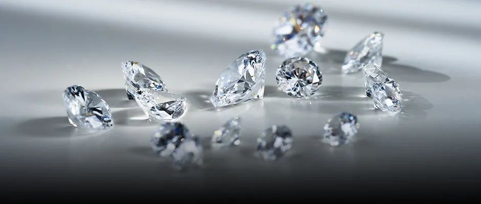 钻石大战？！这种钻石，价格便宜40%！几十亿年形成的钻石，如今几星期就能培育！你会买吗→