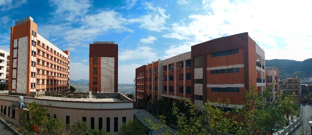 正式合并为一所九年一贯制学校连江县筱埕中学和连江县筱埕中心小学