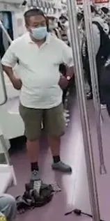 西安地铁事件调查公布：请给那个被扒光的女孩穿一件体面的衣服