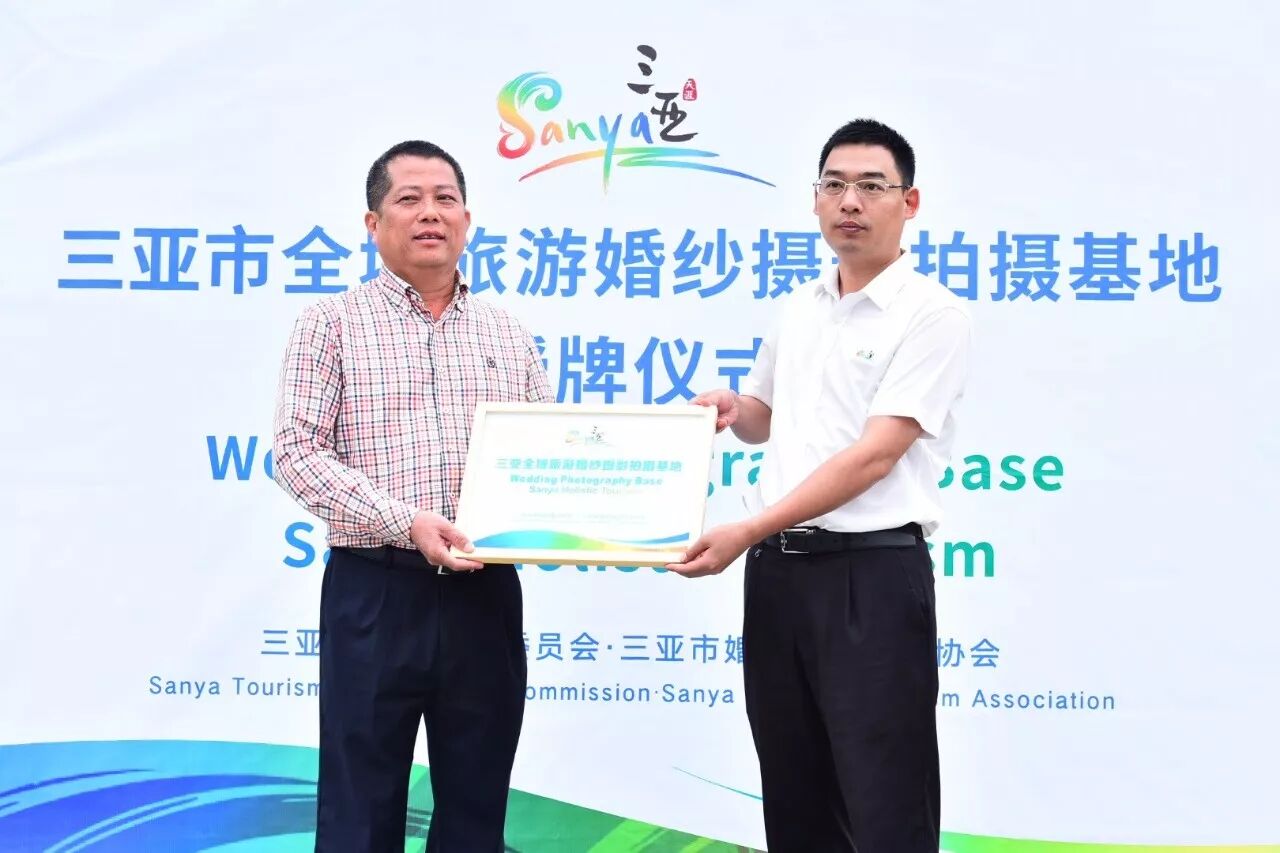 三亚市旅游发展委员会主任樊木向三亚