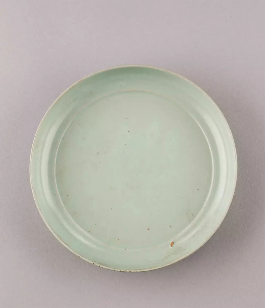 Lot 0280 唐代（618-907） 青瓷刻云纹瓜形盖瓶