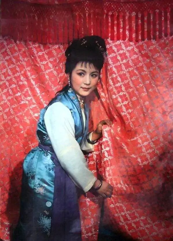 同一张脸,试妆跟剧照判若两人:大小姐秒