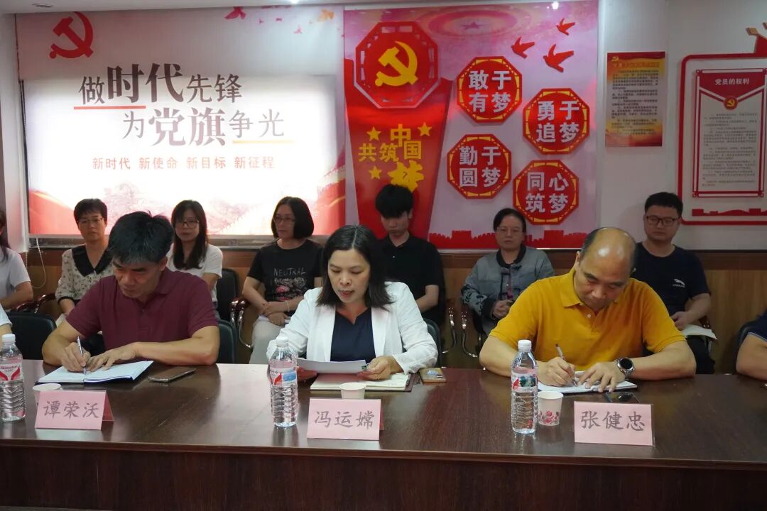 校长冯运嫦在座谈会上发言开平二中党支部书记,校长劳伟学表示,全体