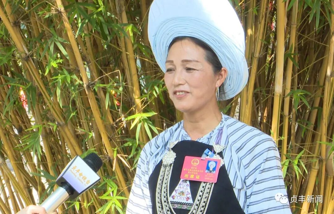 "听了郑梦英县长所作出的工作报告,非常感动,因为有大力支持少数民族