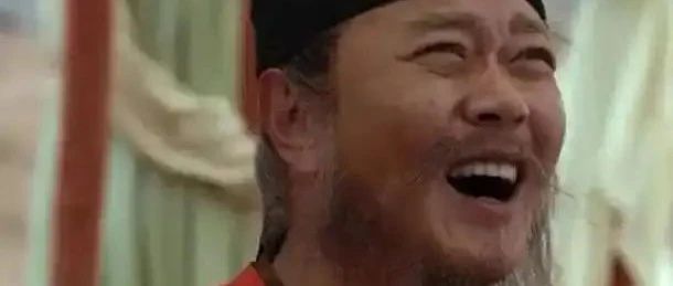 冯嘉怡自称是热爱表演的小商人,被视为内娱身价最贵的配角