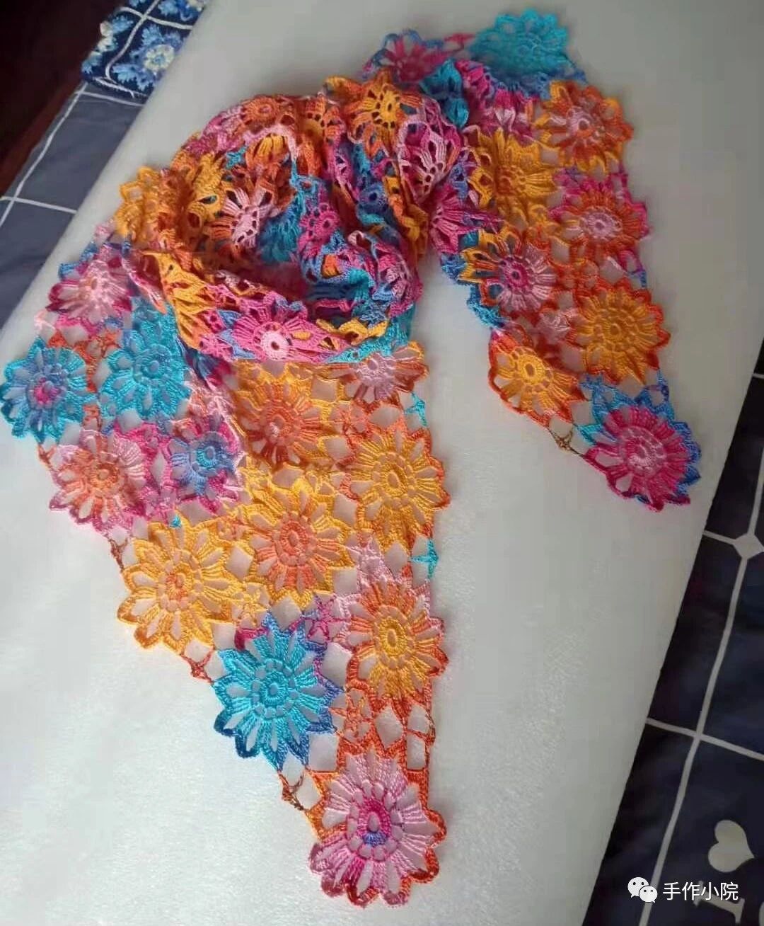 编织物语群里沈敏姐妹钩织，诗意浪漫的美丽披肩作品秀