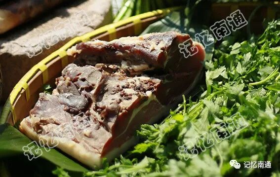 6备受喜爱的咸肉  岳招军摄.webp.jpg