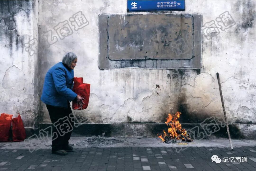 7寺街老人祭祖  朱瑶摄.webp.jpg