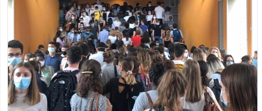 +7852！法国大学新冠乱象：学生挤到坐地上，老师被要求放水，1万欧网课血亏