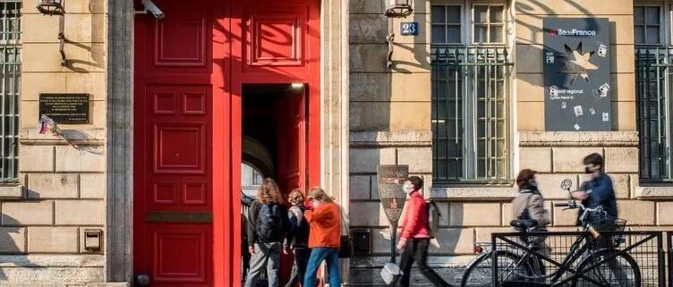 家里穷可加分？法国顶尖高中取消择优录取引争议！反对者：平等不是比烂