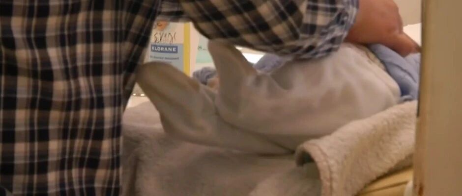 尼斯一周12名婴儿染新冠住院，医生急发警告！美国住院儿童数也在猛增…