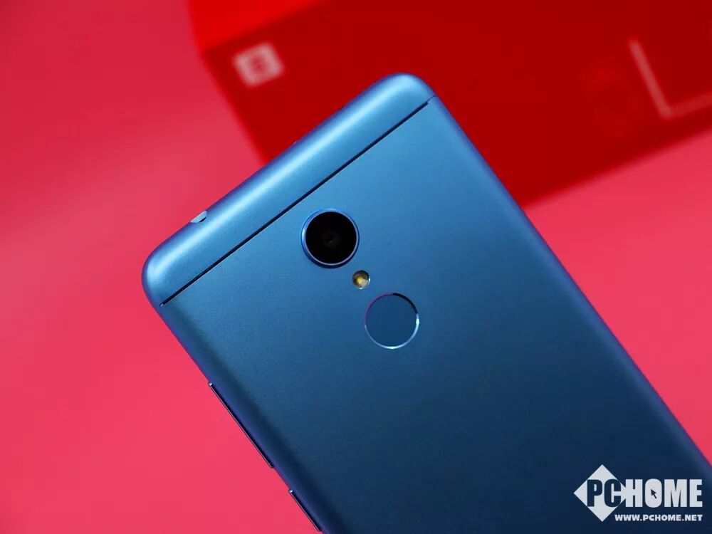 红米5图集:圆角全面屏搭配收弧设计