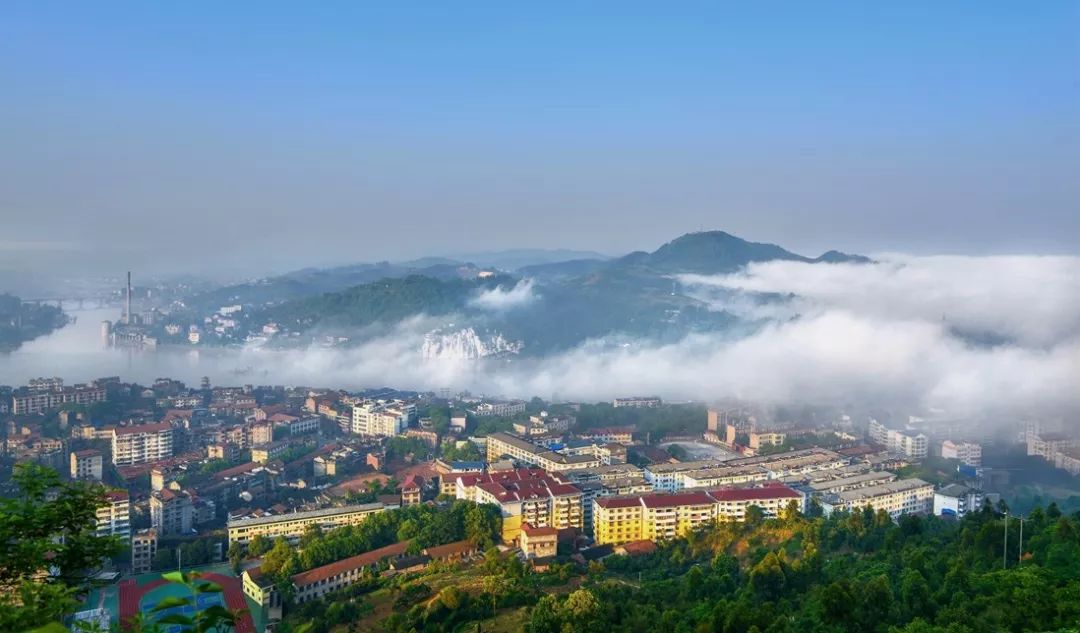 兵工特色小镇—孝坪镇孝坪镇地处三面环山,绿树成林,风景秀丽,境内