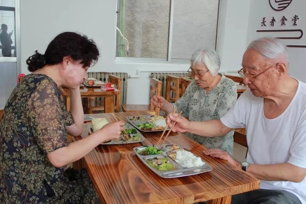 市計劃建設10處長者食堂,截至目前,已有3家長者食堂正式營業,即海岱