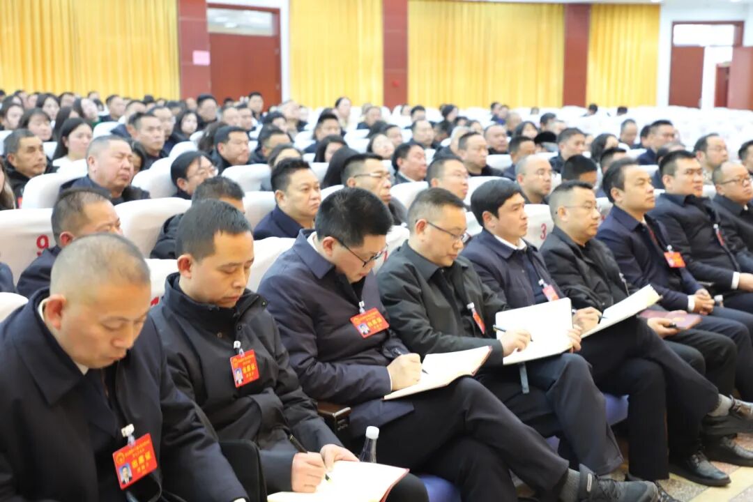 县十八届人大七次会议闭幕。记者 曾露 摄.JPG