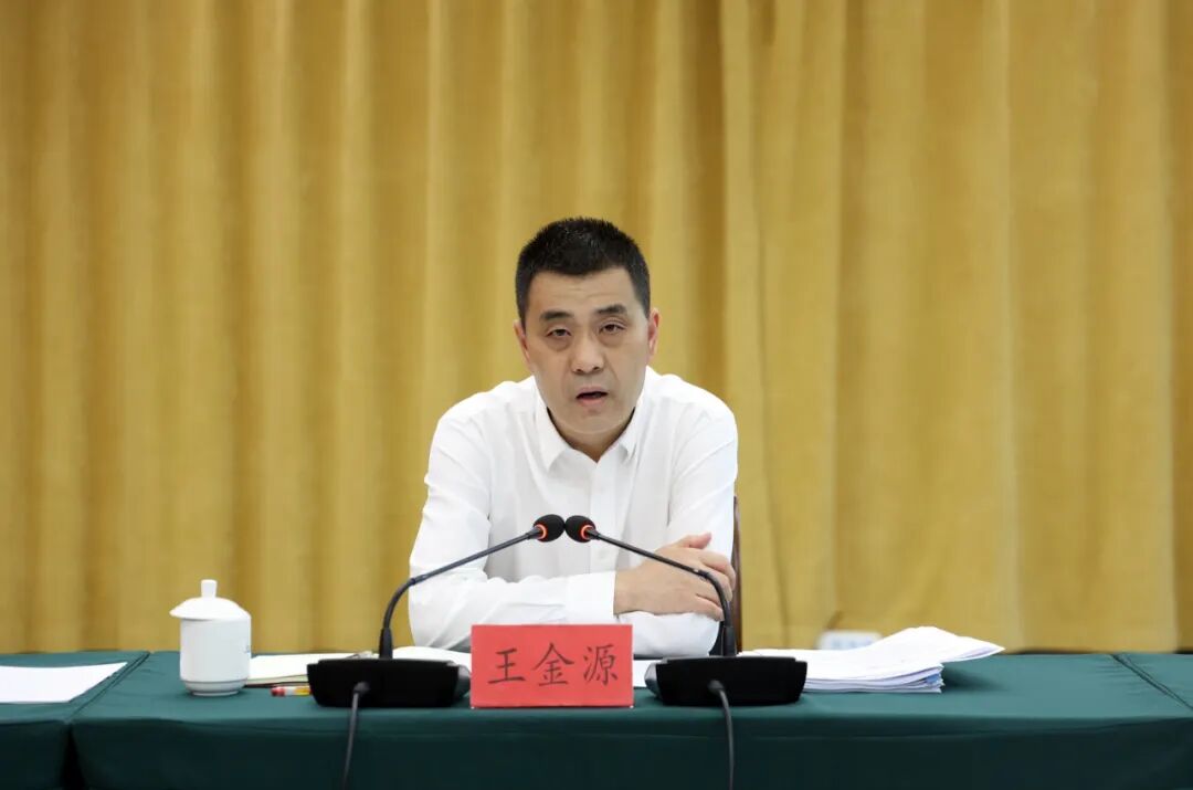 中共三届平坝区委常委会第118次会议召开