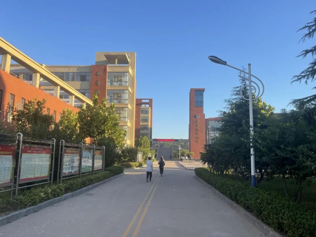 曹妃甸第三完全中学外墙砖改造工程顺利完工