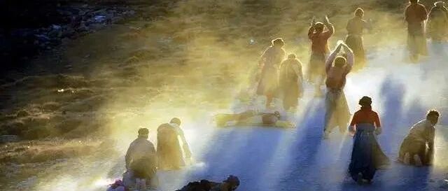 5人大假去冈仁波齐转山，不听劝遇暴雪2人死亡，真相究竟是什么？