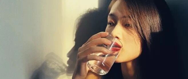 “分房睡”有十年的夫妻，晚年都怎样了？三个老人实话实说了