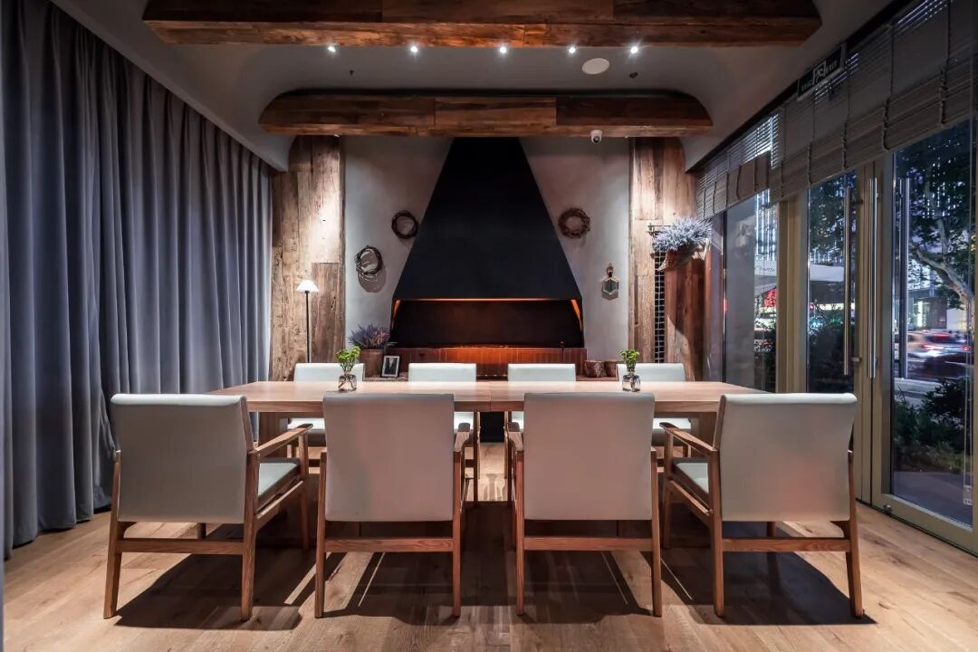 �������������Ħ�Ǻ�����ͣ��˾�300+����Fine Dining��