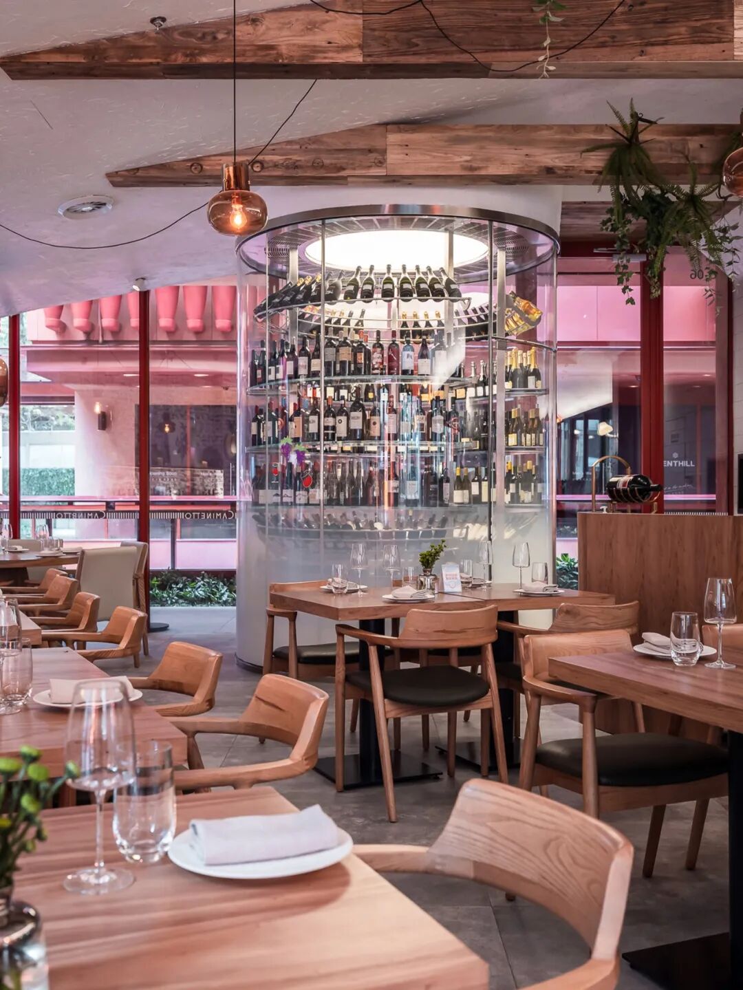 �������������Ħ�Ǻ�����ͣ��˾�300+����Fine Dining��