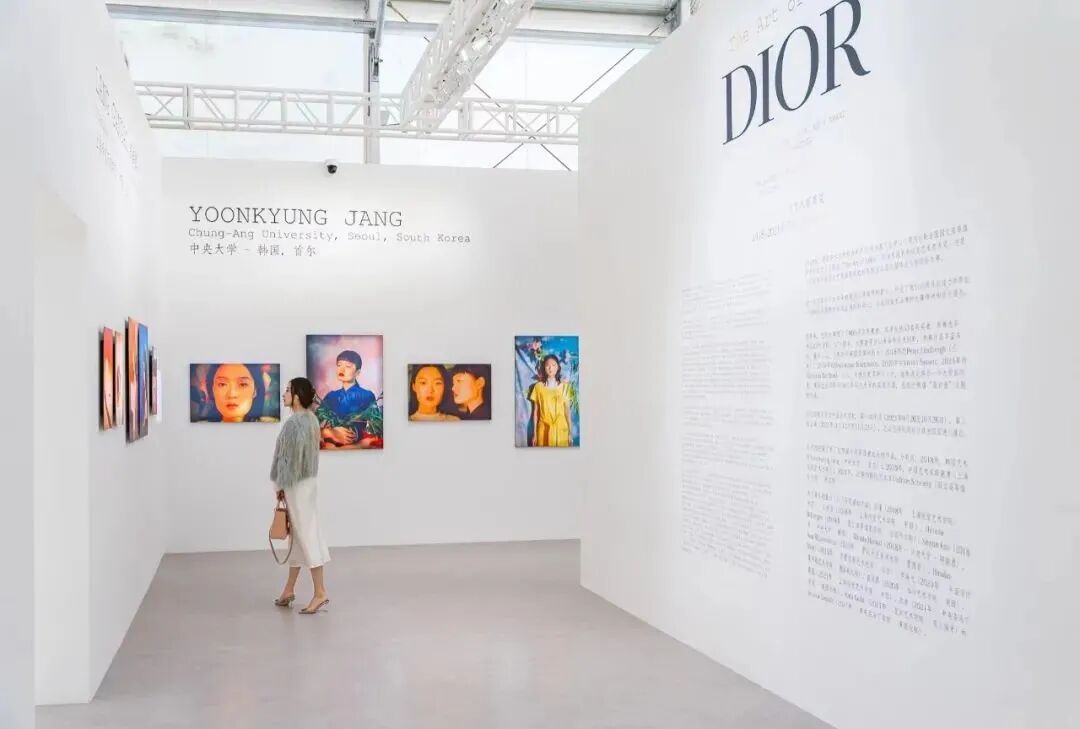 ���Ⱦ�͸��DIOR������չ���տ�Ļ��
