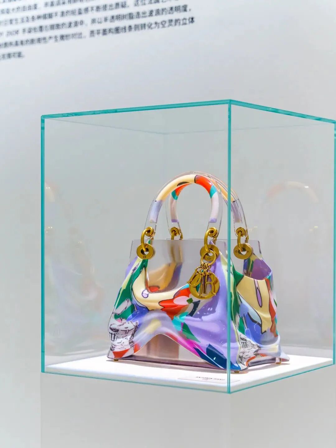 ���Ⱦ�͸��DIOR������չ���տ�Ļ��