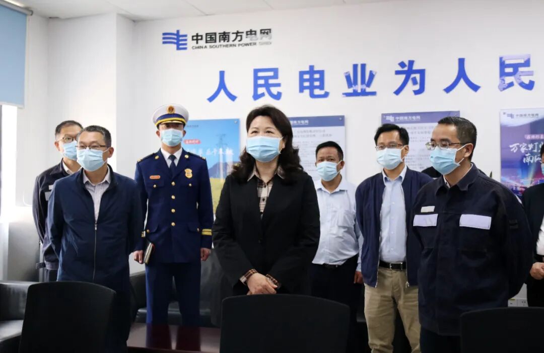 县委书记邓菲统筹做好疫情防控安全生产等重点工作确保全县人民度过一