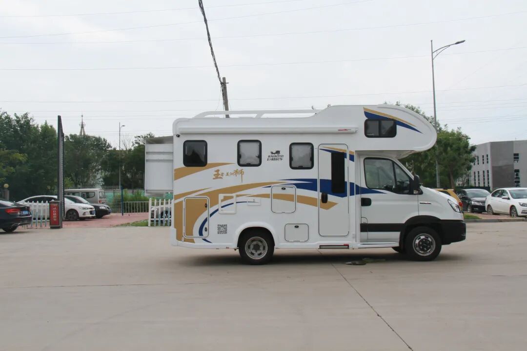 美式樱桃木内饰 巨威双拓展c型房车-爱卡汽车爱咖号