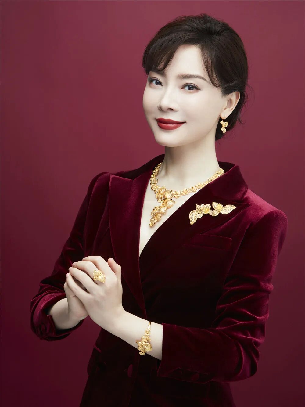 热烈祝贺老凤祥黄雯获颁中国工艺美术大师称号