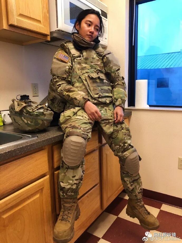 25岁美军空降兵成全网最硬核美少女，大胸细腰好身材让人羡慕哭！（组图） - 9