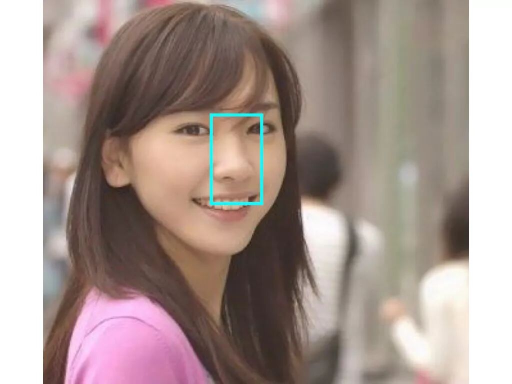 鼻子也通过微调变得又挺又直,鼻翼也小了不少