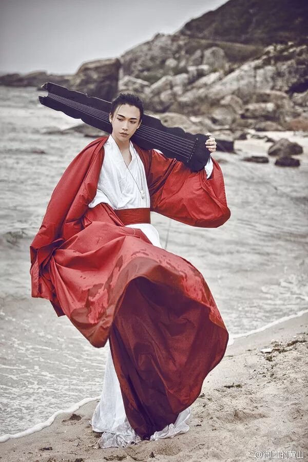 星野的神颜竟全是p出来的穿汉服的黄山比女生还娇媚